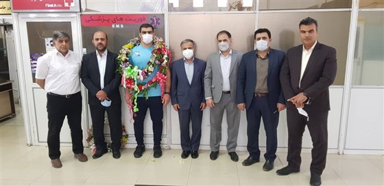 با حضور معاون ورزشی اداره کل ورزش و جوانان ، اعضای هیأت کشتی استان خوزستان و در محل فرودگاه بین المللی اهواز: